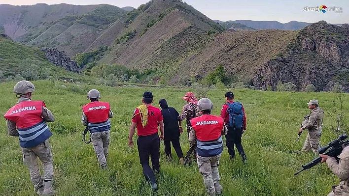 Tunceli'de Yollarını Kaybeden Çift Jandarmanın Hızlı Müdahalesiyle Kurtuldu!