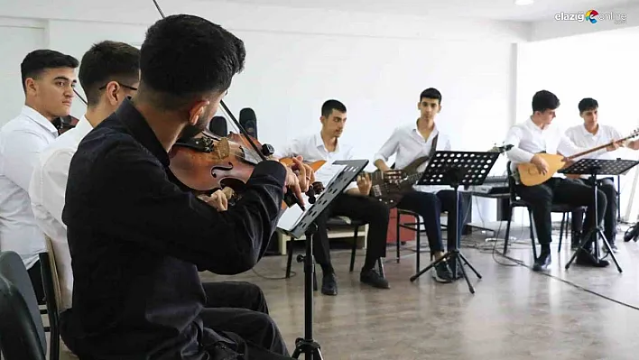 Özel günler, Güzel Sanatlar Lisesi öğrencileriyle anlam buluyor