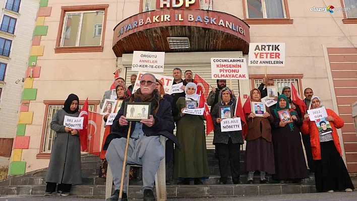 Şanlıurfa'da 7 aydır oğlundan haber alamayan baba Diyarbakır'da evlat nöbetine katıldı