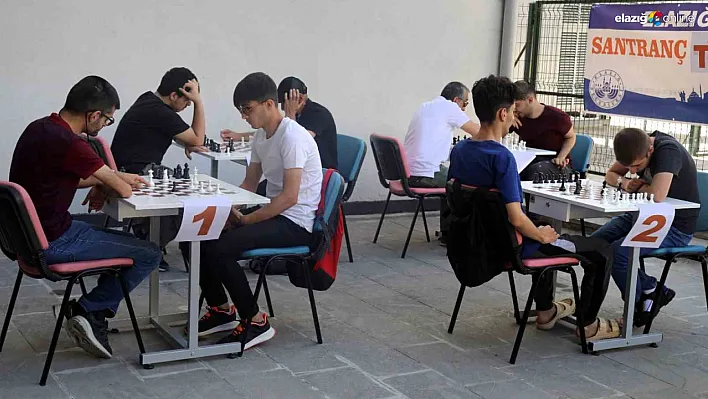 Satranç turnuvası heyecan dolu anlara sahne oldu