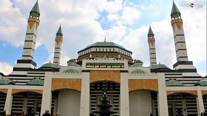 Selahaddin Eyyubi Camii'ne akın ettiler