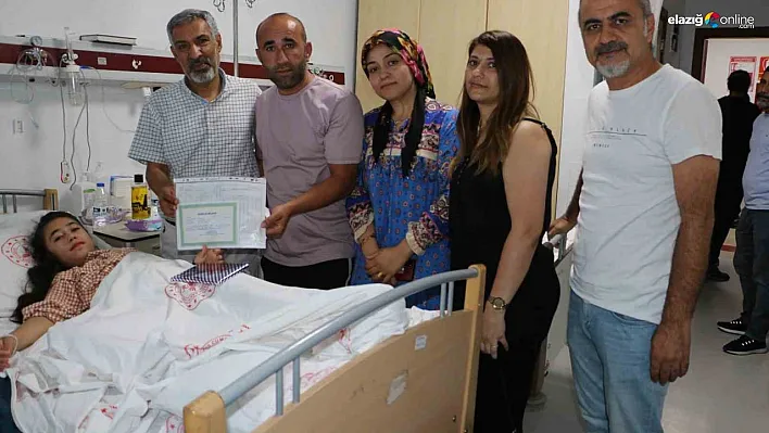 Serumu bittikten sonra okula gidecekti, karne heyecanını hastanede yaşadı