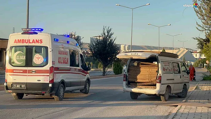 Elazığ'da Korkunç Kaza! Seyir Halindeki Araçtan Yola Savruldu!