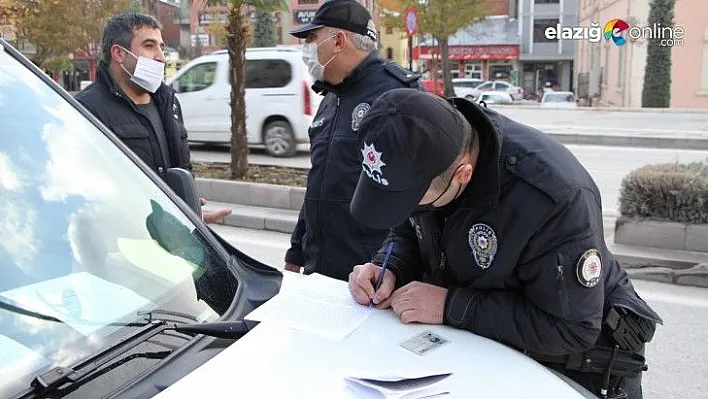 Sokağa çıkma kısıtlamasına uymayanlar polise yakalandı