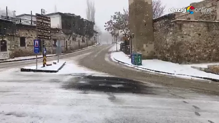 Tarihi Harput beyaza büründü