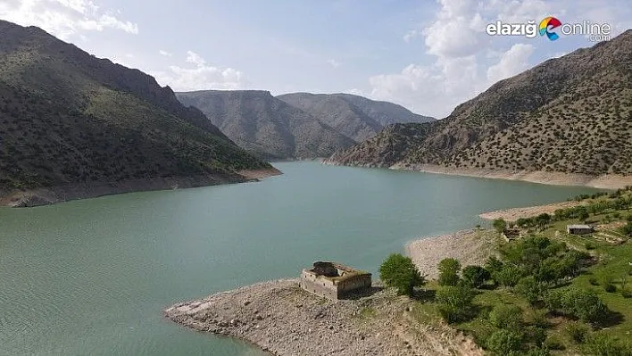 Tarihi kilise tamamen gün yüzüne çıktı