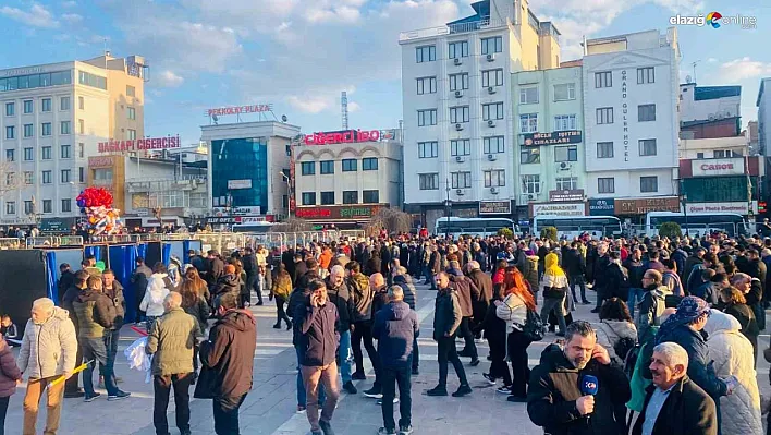 DEM Parti İmralı Heyeti'nin Mesajı Diyarbakır'da Dev Ekrandan Takip Edildi