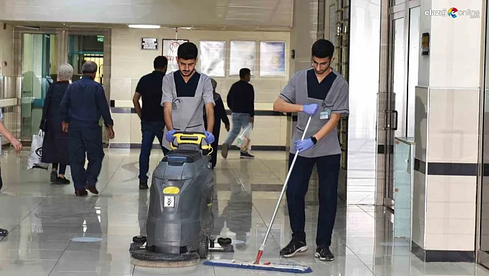 Tıp öğrencisi iki gencin azmi hayran bıraktı!