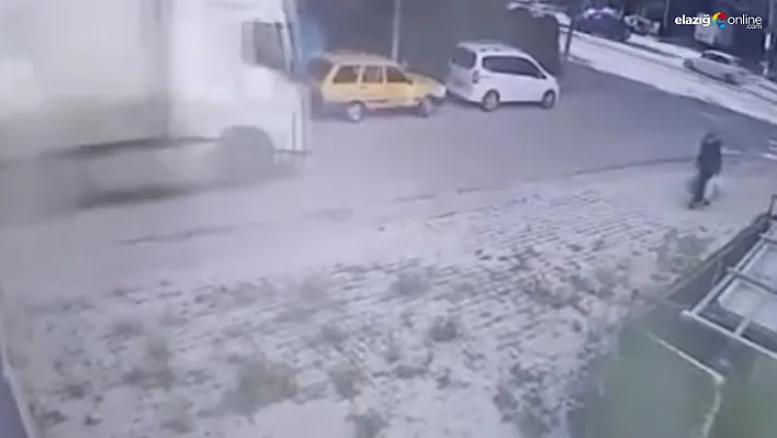 Tır Sürücüsü Çarptığını Fark Etmedi! Park Halindeki Aracı Metrelerce Sürükledi!