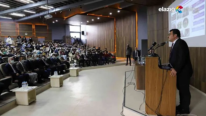 TÜBİTAK Başkanı Mandal, Elazığ'da akademisyen ve öğrencilerle buluştu