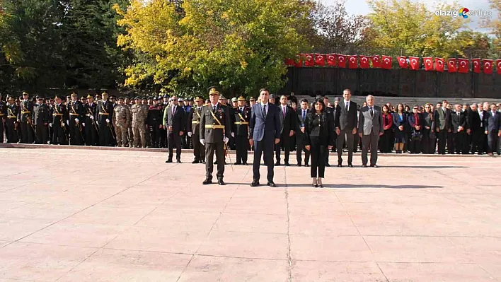 Tunceli'de Cumhuriyet Bayramı kutlamaları çelenk sunma töreni ile başladı