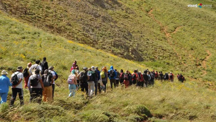 Tunceli'de doğa harikası krater gölüne gezi