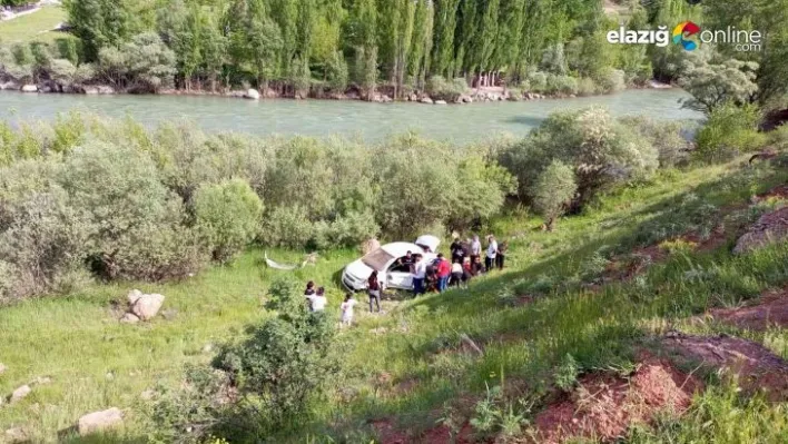 Tunceli'de otomobil şarampole yuvarlandı: 4 yaralı