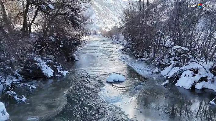 Tunceli'de, Pülümür Çayı yer yer buz tuttu