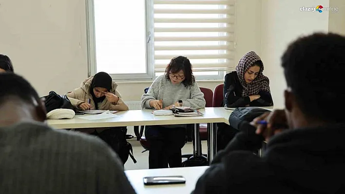 Hayran kaldığı Diyarbakır'da yaşamak için Türkçe öğreniyor