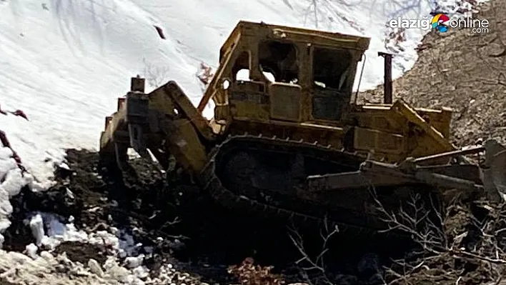 Uçuruma yuvarlanan dozerde operatör hayatını kaybetti