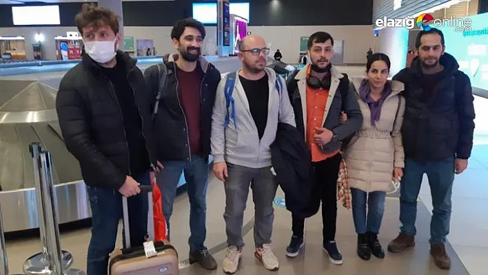 Ukrayna'daki Türk vatandaşları yurda dönmeye devam ediyor