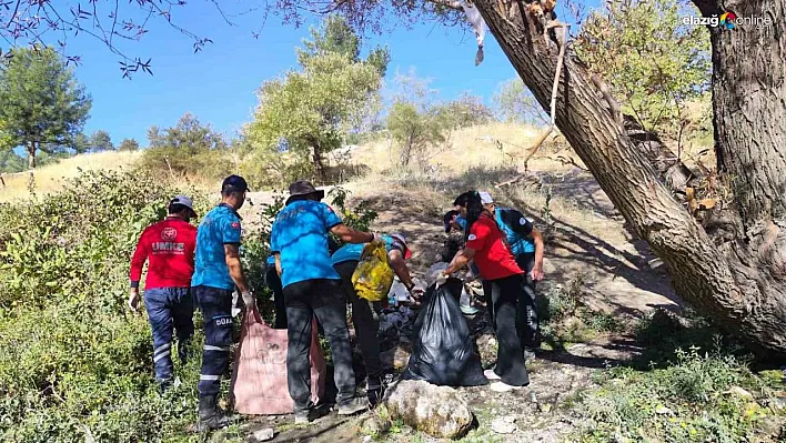 UMKE kampında ilk müdahale doğaya yapıldı: Çöpler toplandı, doğa nefes aldı