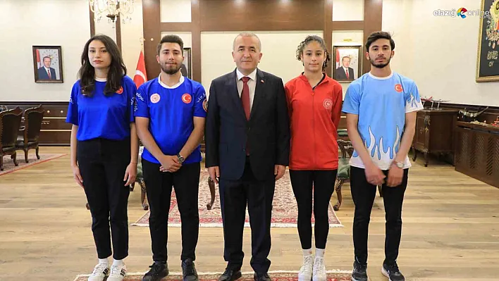 Elazığ'da 19 Mayıs Rüzgarı: Vali Hatipoğlu'ndan Gençlerle Anlamlı Sohbet