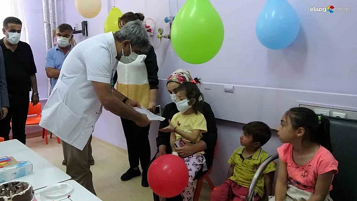 Yandal kliniğinde tedavi gören çocuklar karne heyecanı yaşadı