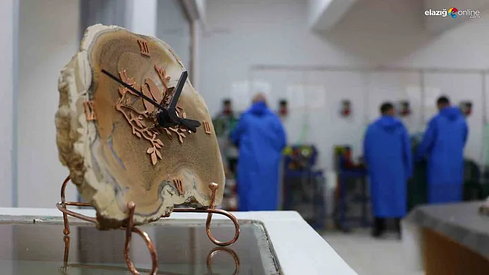 Yarı değerli taşlar Diyarbakır'da kadınların elinde şekilleniyor