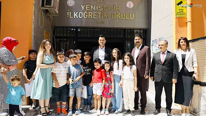 Yenişehir'de öğrencilerin karne sevinci