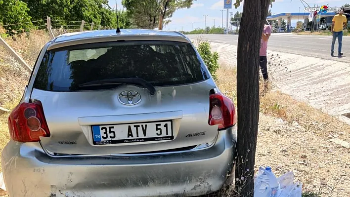 Yoldan çıkan otomobil ağaca çarptı: 4 yaralı
