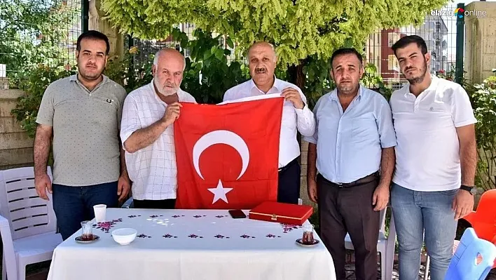 Zelyurt, 15 Temmuz şehidi Bozkurt'un kabrini ve ailesini ziyaret etti