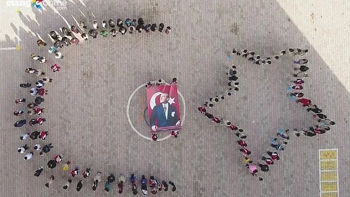Öğrencilerden Ata'ya Ay Yıldızlı Saygı Duruşu!