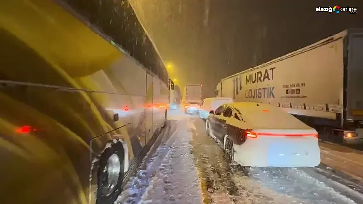 Tırlar rampada kaldı, trafik durdu! Elazığ’da kar esareti sürüyor