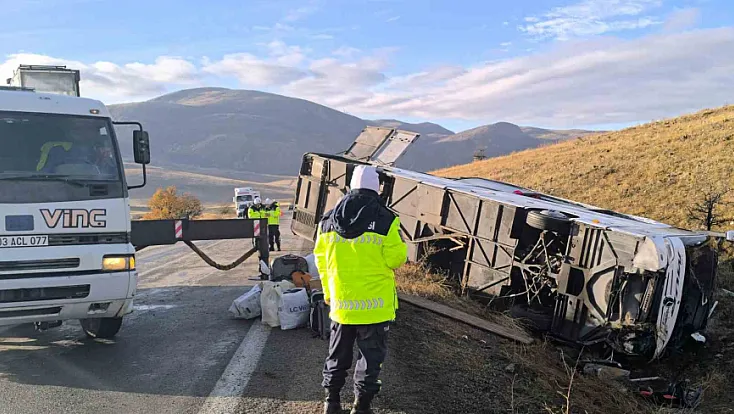 Afyonkarahisar’da Elazığ Otobüsü Devrildi: Ölenlerin Kimlik Tespiti Devam Ediyor!