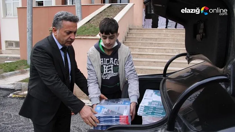 Başkan Çadırcı, köy köy gezip öğrenci ve öğretmenlere kitap ulaştırıyor