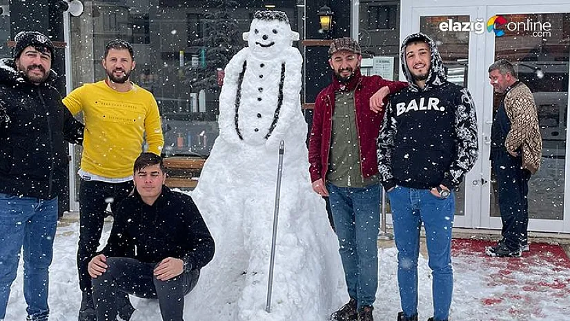 Elazığlı vatandaşlar yağan karla yeteneklerini konuşturdu