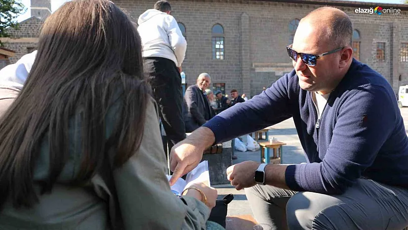 35 yıllık araçla Diyarbakır'ı karış karış geziyorlar