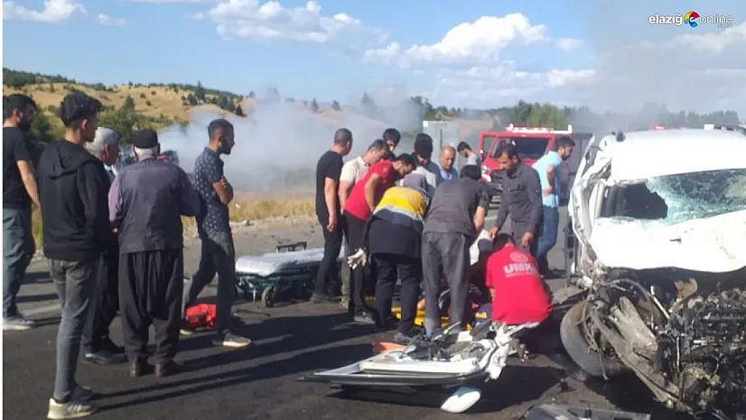 Araca çarpan vinç alev aldı: 5 yaralı