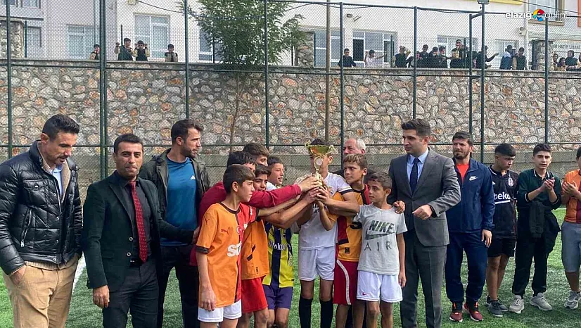 Arıcak'ta Spor ve Dostluk Bir Araya Geldi: Futbol Turnuvası Tamamlandı!