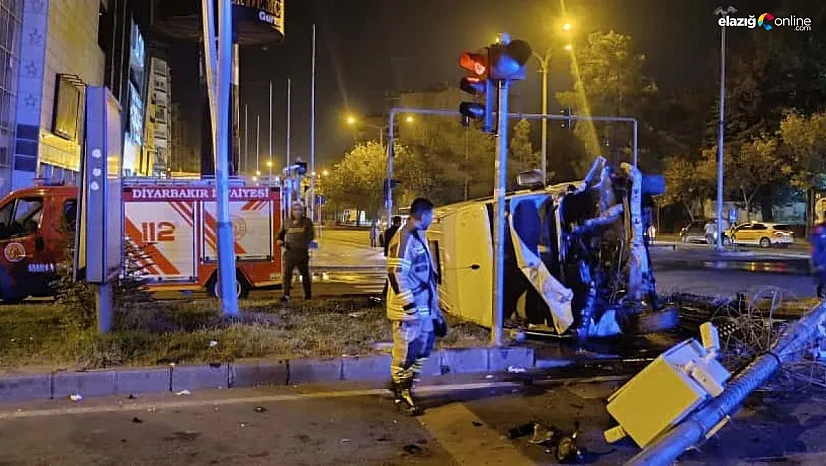 Diyarbakır'da minibüs devrildi: 4 yaralı