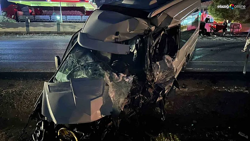 Diyarbakır'da yolcu minibüsü ile tanker çarpıştı: 1 yaralı