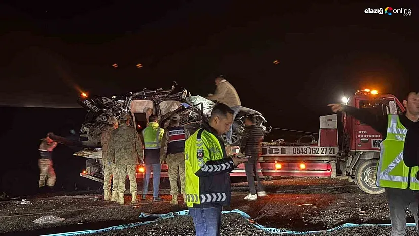 Diyarbakır'daki kazada ölen 4 kişinin cenazesi Adli Tıp Kurumu'na kaldırıldı