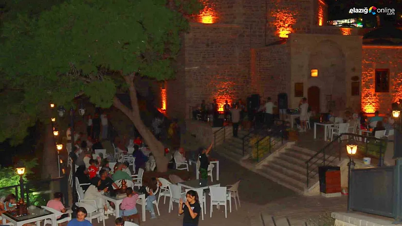 Elazığ Belediyesi Harput'ta Kürsübaşı Dinletileriyle Yaz Akşamlarını Renklendiriyor!