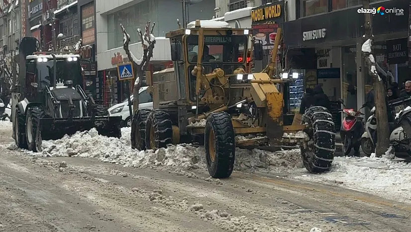 Esnafın yüzü güldü, yollar nefes aldı: Elazığ'da kar temizliği tam gaz