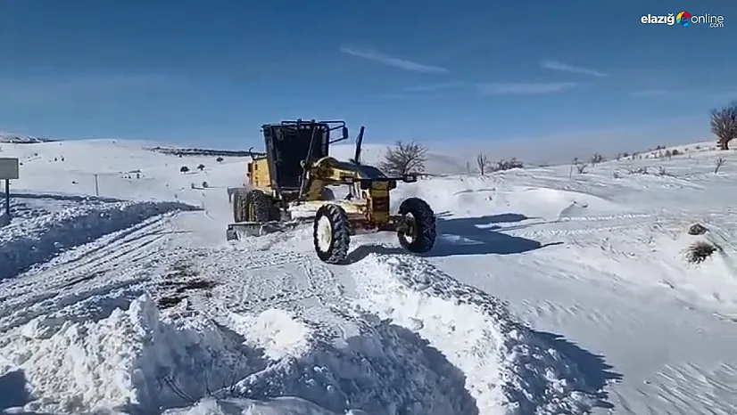 Meteoroloji uyardı, kar bastırdı: Elazığ'da köy yollarında zorlu mücadele