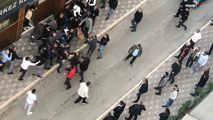 Elazığ'da Masa ve Sandalyeler Havada Uçuştu! Polis Kavgayı Güçlükle Ayırdı