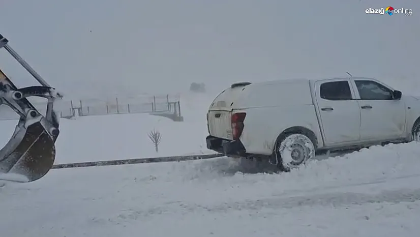 Gözeli yolu geçit vermedi: İl Özel İdaresi kar altındaki araçları tek tek çıkardı