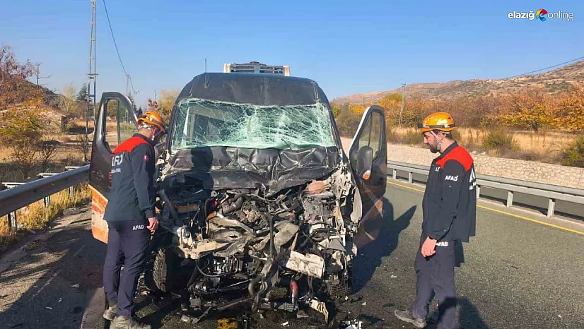 Elazığ-Malatya Karayolunda Feci Kaza: Sürücü Araçta Sıkıştı!
