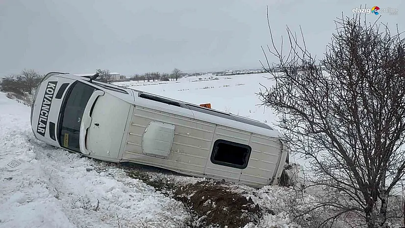Elazığ-Bingöl yolunda kar faciası: Minibüs şarampole uçtu, 9 yaralı