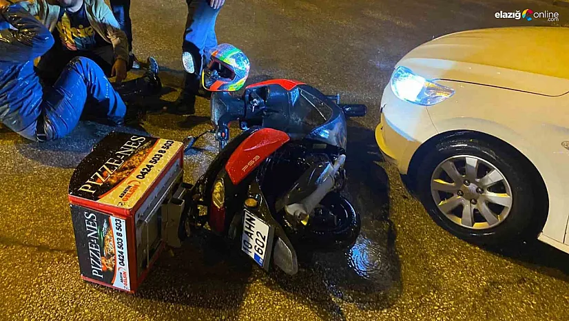 Motosikletli kurye otomobil ile çarpıştı