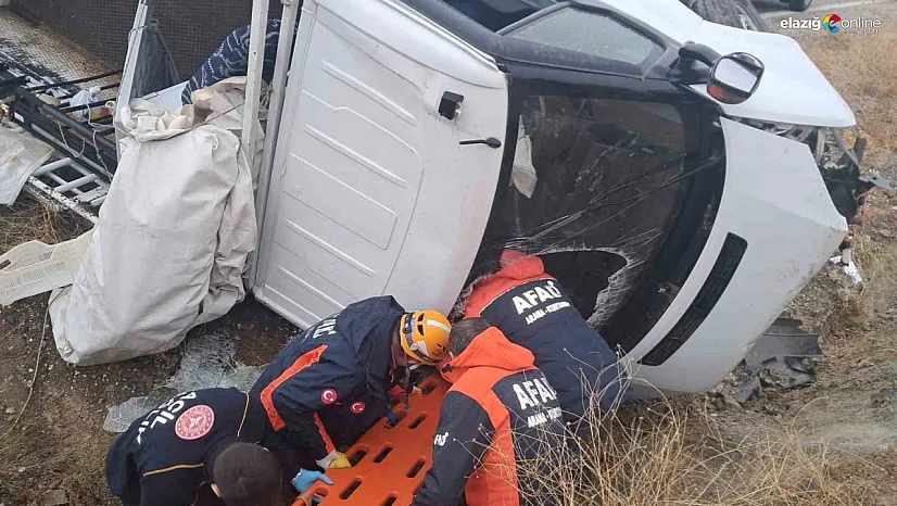 Elazığ-Malatya Karayolu'nda Kaza: Pikap Şarampole Uçtu, 2 Yaralı