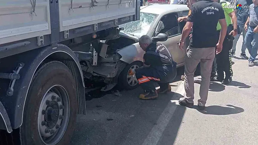 Kovancılar'da Trafik Kazası: İtfaiye Yaralıyı Araçtan Güçlükle Çıkardı!