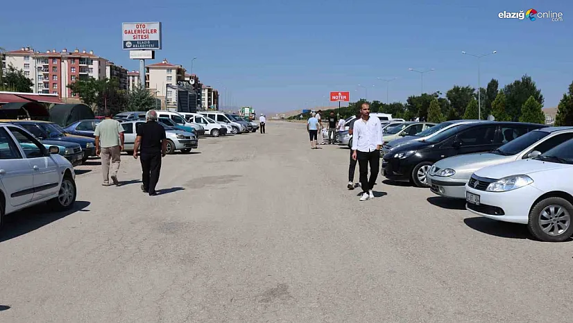 Elazığ'da Oto Pazarında Dikkat Çeken Sessizlik: Araç Var, Alıcı Yok!